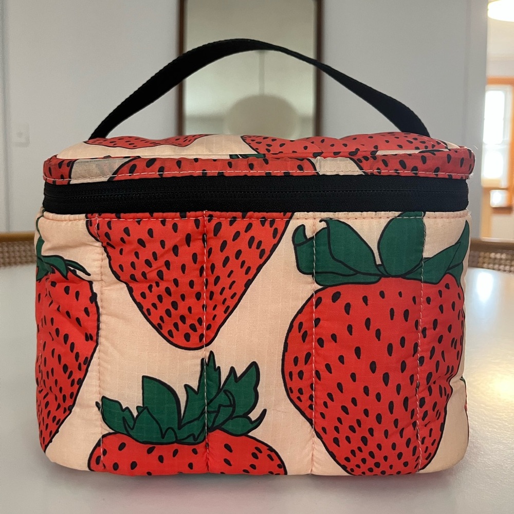 Baggu Strawberry Puffy Lunch Bag
